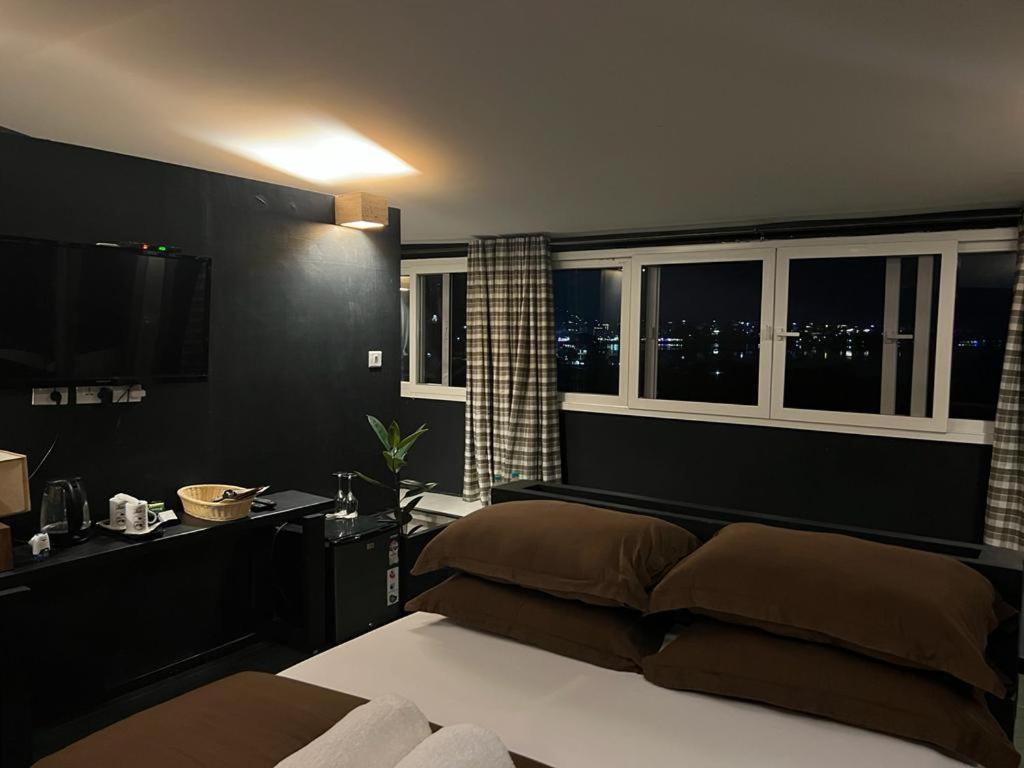 Gusto Accommodation 포카라 외부 사진
